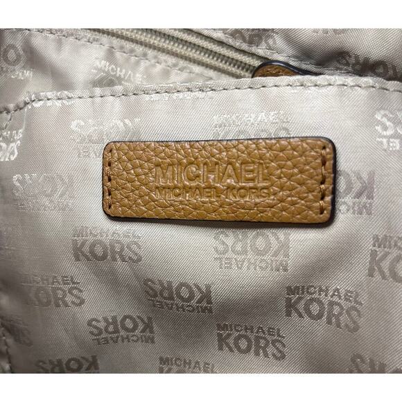 Michael Kors Fulton Large Leather Hobo Bag & Zip Around Continental Wallet - Picture 16 of 16